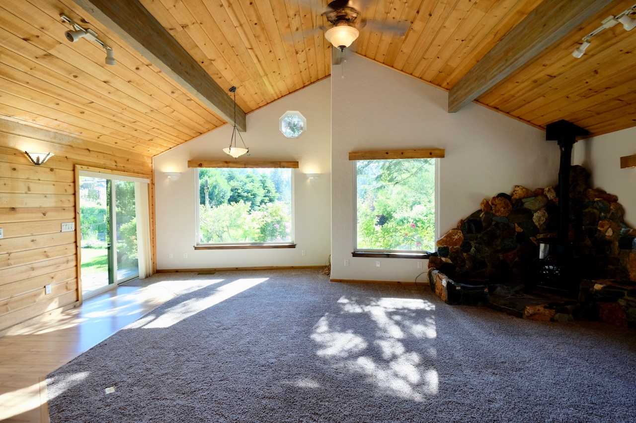 601 Davis Place Road Mount Shasta, CA 96067 - Photo 7 of 22 Gallery Image 7