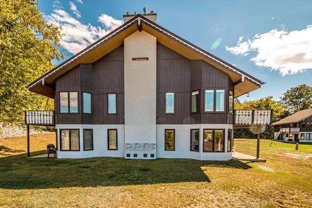 $425,000 | 30 Christmas Mountain Road, Unit H30, Intervale, NH 03845