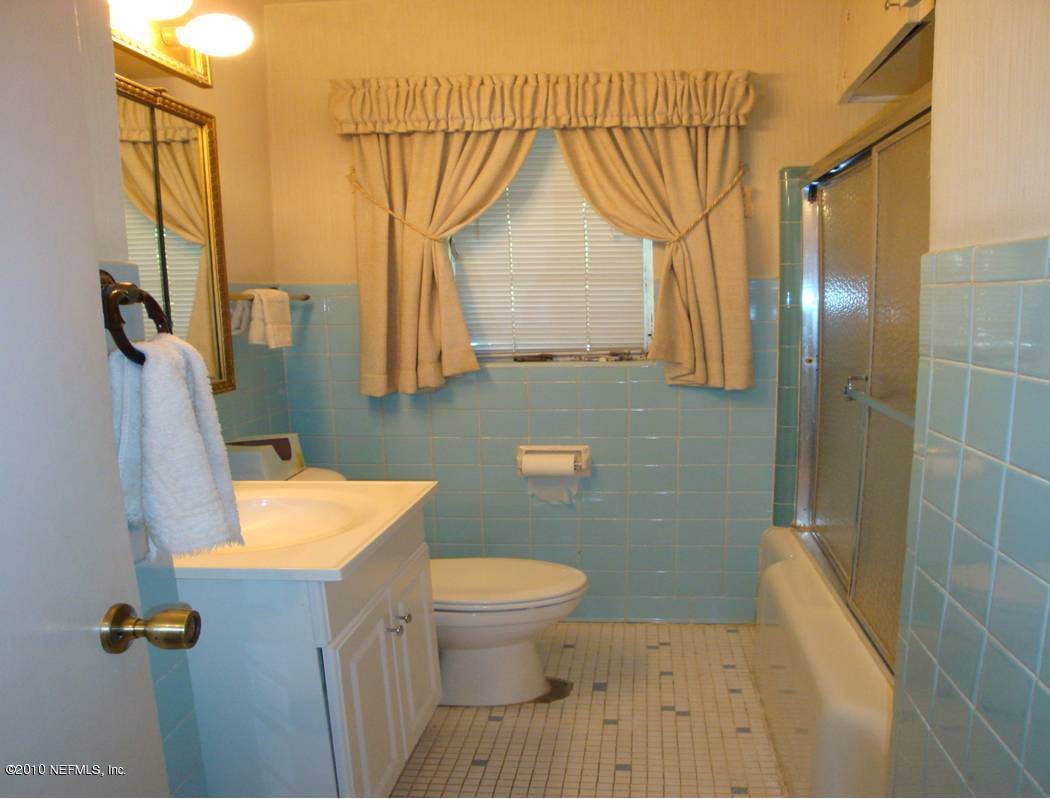 1498 Stimson Street Jacksonville, FL 32205 - Photo 6 of 6 a bathroom with a toilet and a shower