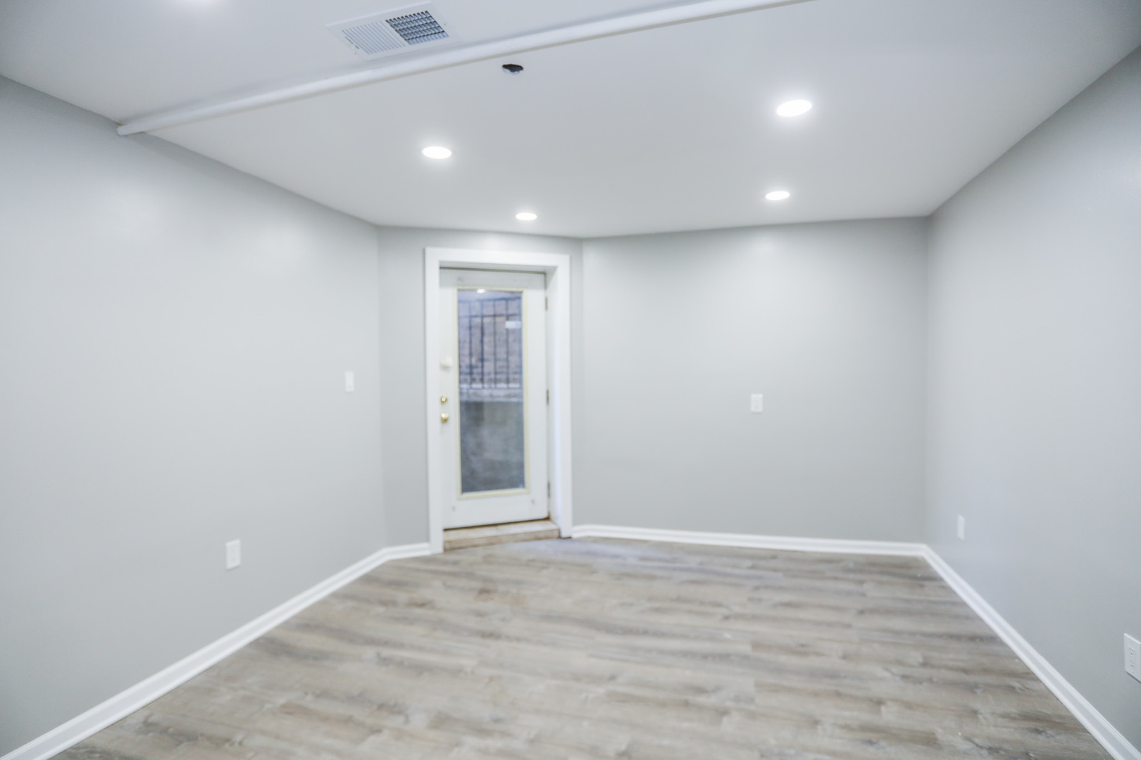 1315 West Eddy Street, Unit G Chicago, IL 60657 - Photo 5 of 9 a view of an empty room