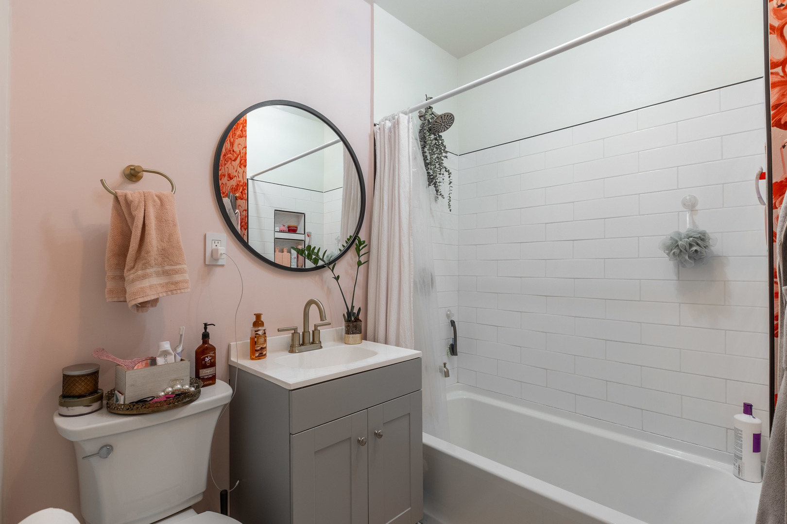 Undisclosed Address Chicago, IL 60647 - Photo 33 of 42 a bathroom with a sink mirror toilet and a bathtub