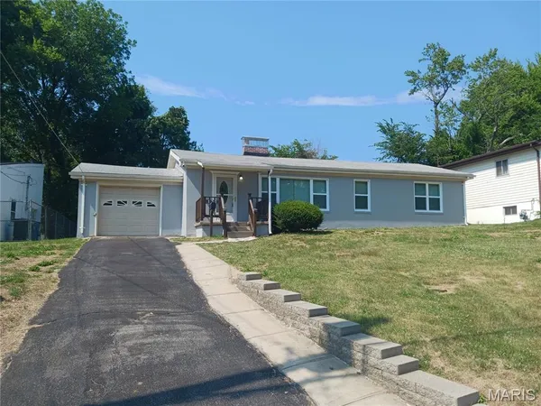 $1,400 | 137 Elkan Avenue, St. Louis, MO 63135