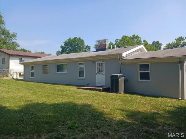 $1,400 | 137 Elkan Avenue, St. Louis, MO 63135