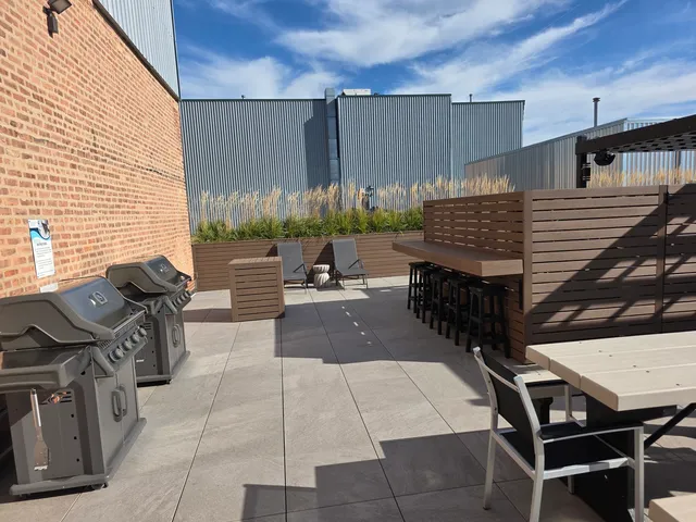 $290,000 | 1645 West Ogden Avenue, Unit 607, Chicago, IL 60612