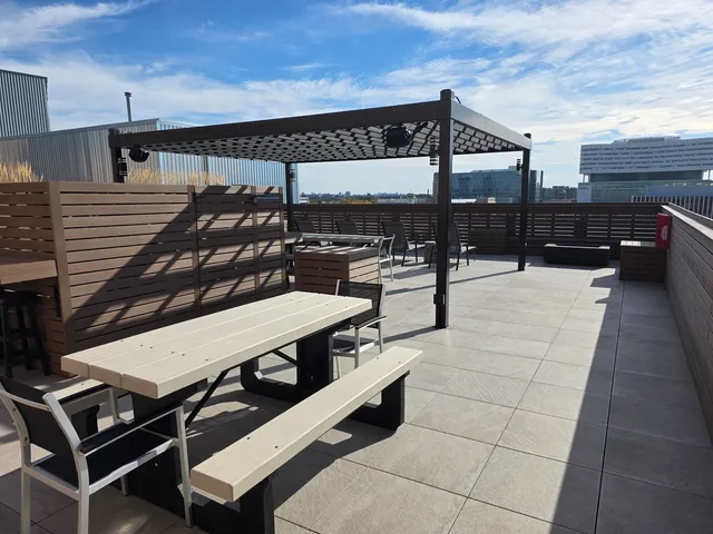 $290,000 | 1645 West Ogden Avenue, Unit 607, Chicago, IL 60612