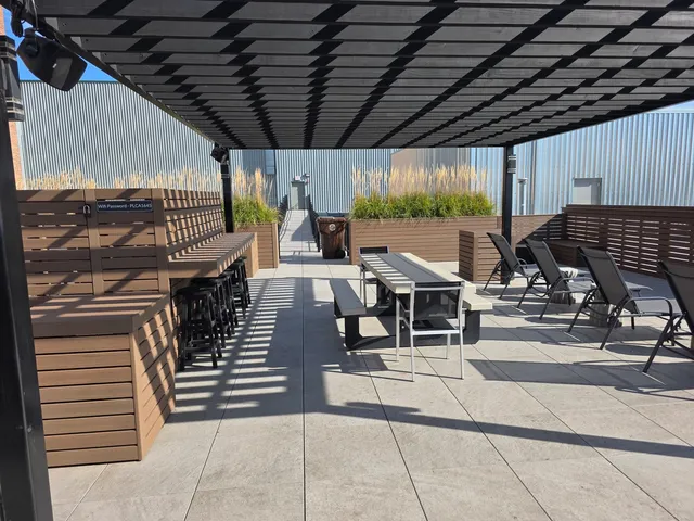 $290,000 | 1645 West Ogden Avenue, Unit 607, Chicago, IL 60612