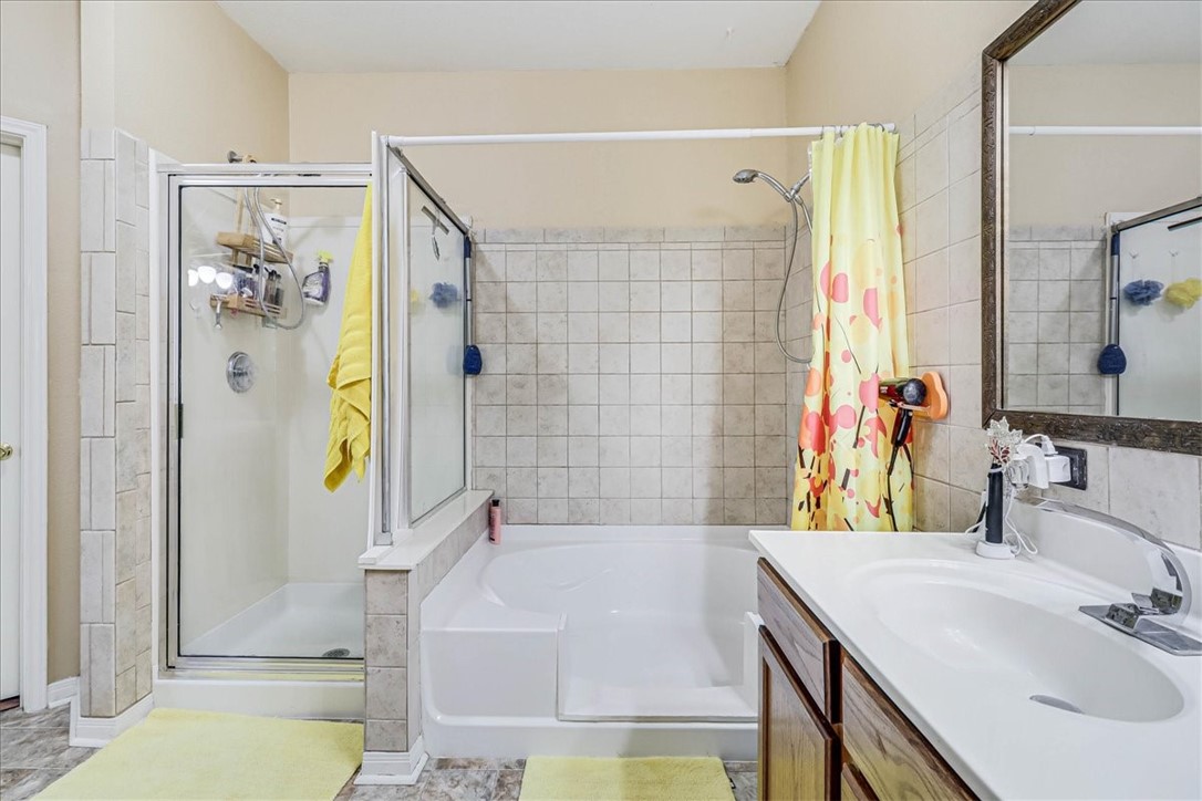 5801 Corsica Road Corpus Christi, TX 78414 - Photo 23 of 39 a bathroom with a sink and a bathtub
