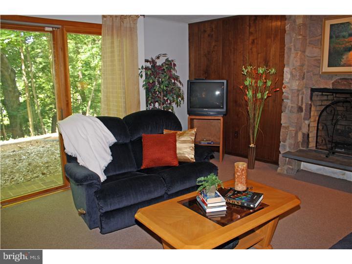68 Jacobs Creek Road Ewing, NJ 08628 - Photo 10 of 19 Living Room