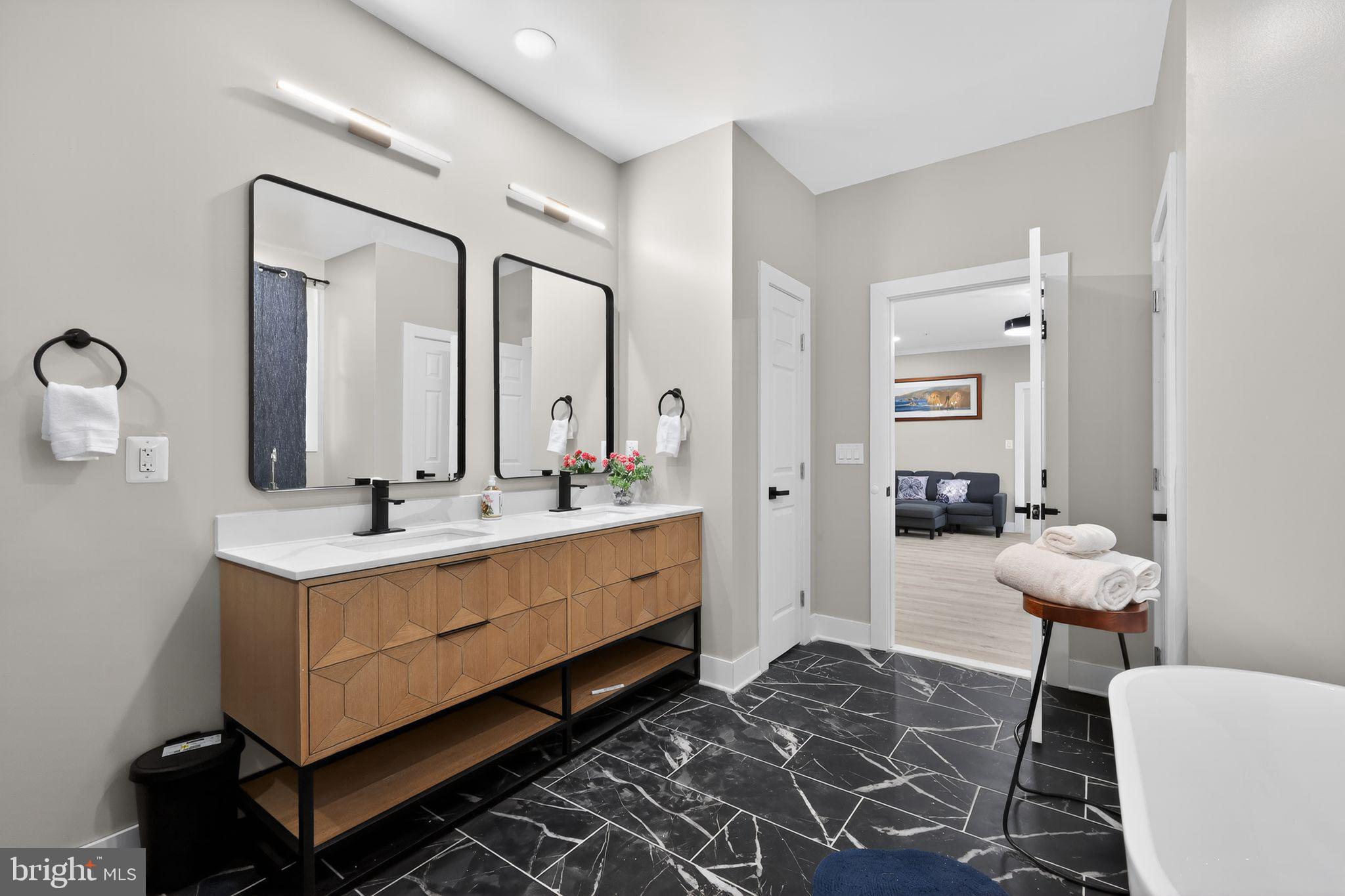 1024 Broadview Road Fort Washington, MD 20744 - Photo 37 of 52 Upper-level Master bathroom