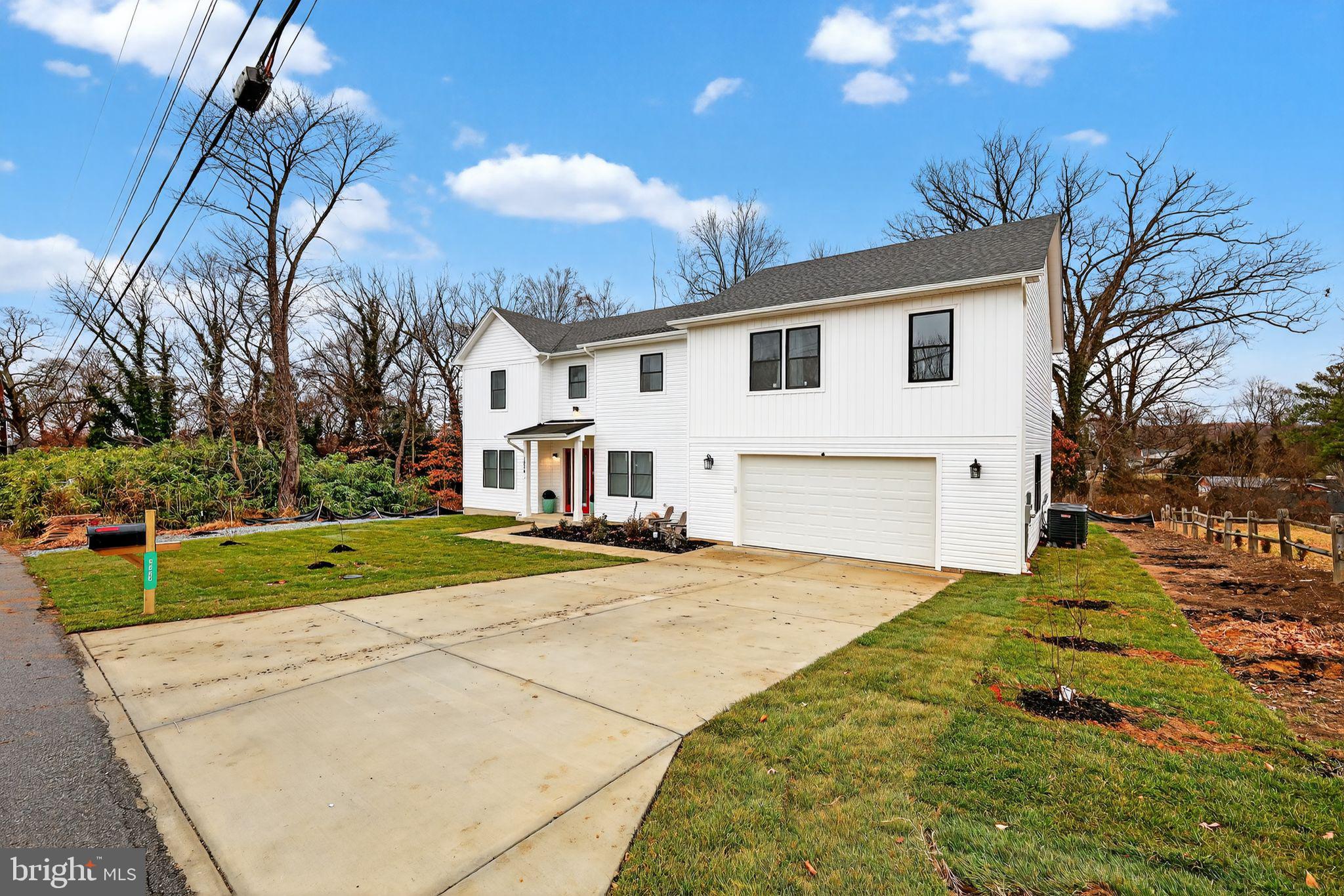 1024 Broadview Road Fort Washington, MD 20744 - Photo 4 of 52 Front driveway and garage