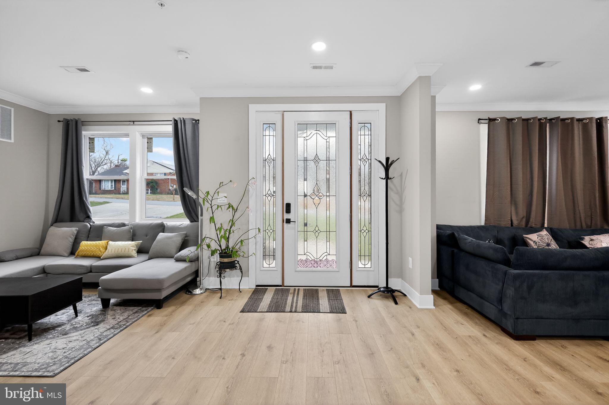 1024 Broadview Road Fort Washington, MD 20744 - Photo 8 of 52 Entrant door