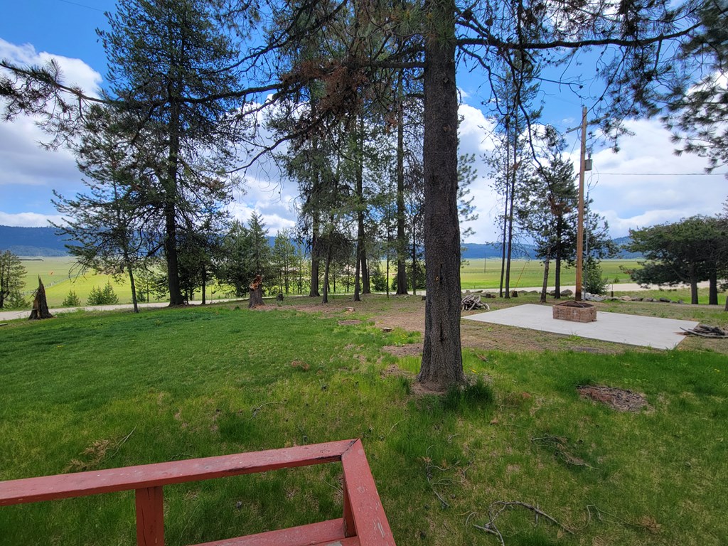 10125 Round Valley Road Cascade, ID 83611 - Photo 5 of 23 Relax on your deck