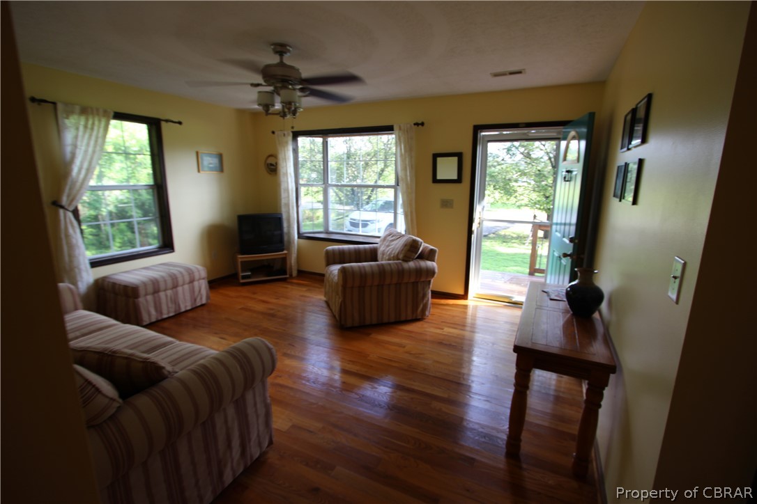 324 Sand Bank Road Port Haywood, VA 23138 - Photo 5 of 35