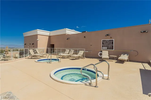 $2,900 | 2240 Village Walk Drive, Unit 2205, Henderson, NV 89012