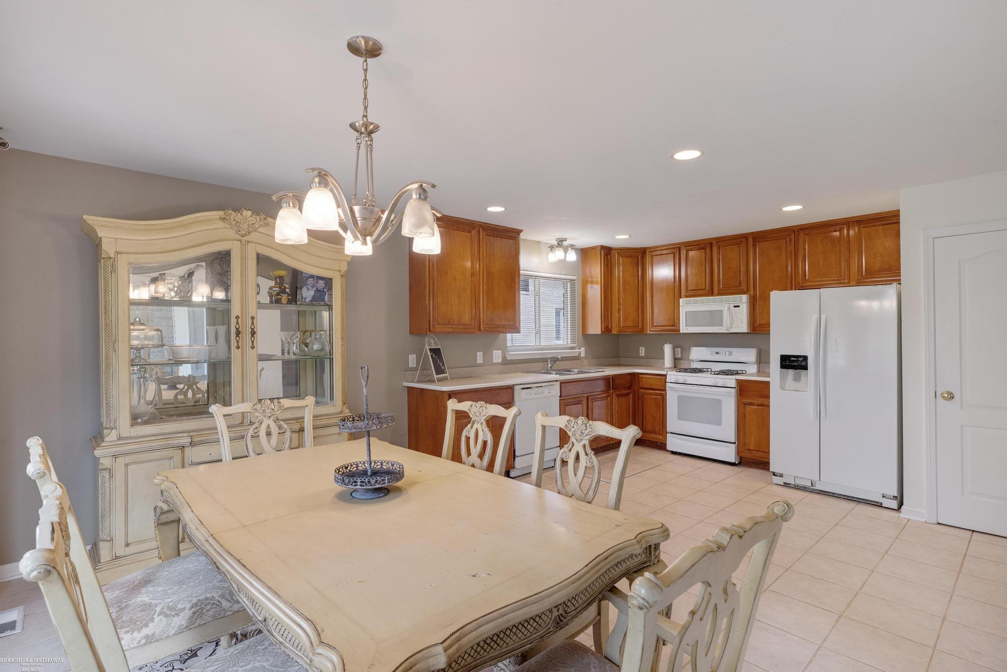 17609 21 Mile Road Macomb, MI 48044 - Photo 14 of 41 50190272-ff0bcf4b-b32b-4f83-bee4-2a995af2fc7f.JPG