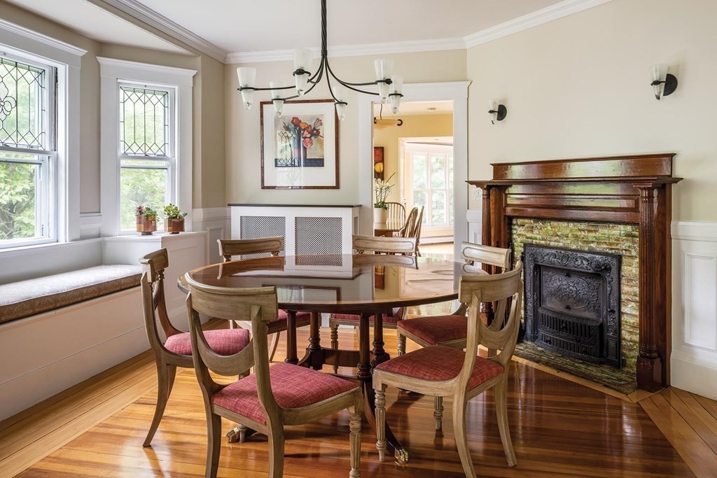81 Varick Road Newton, MA 02462 - Photo 3 of 20