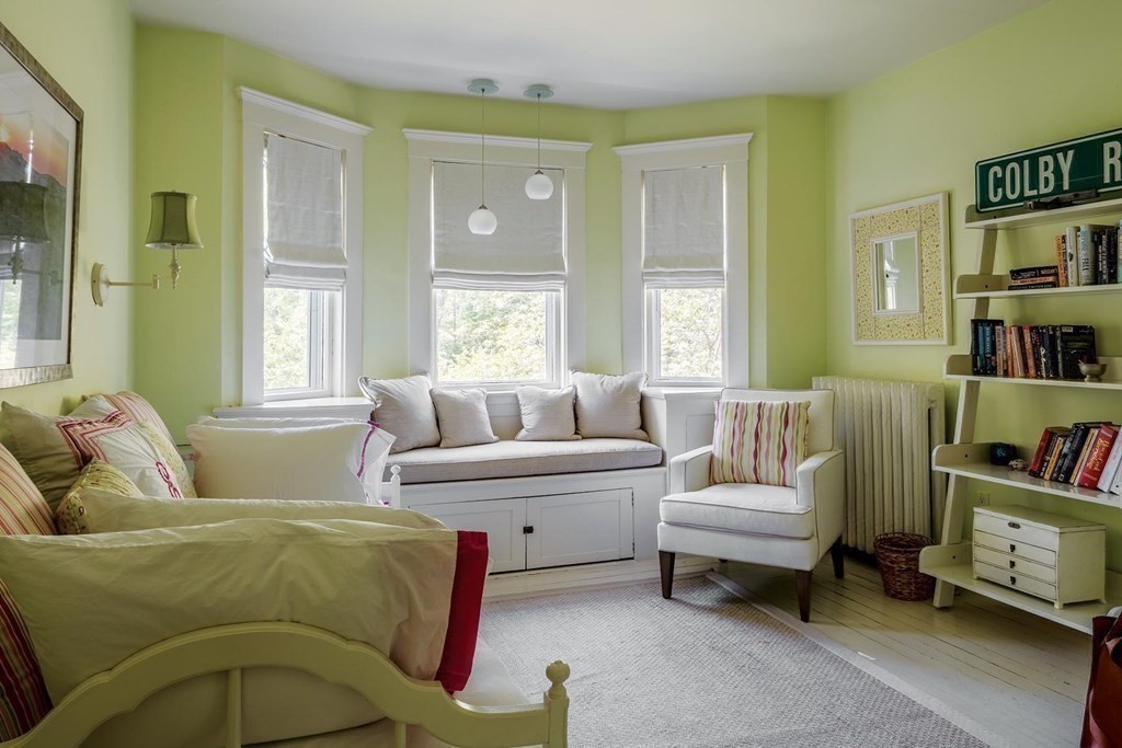 81 Varick Road Newton, MA 02462 - Photo 9 of 20