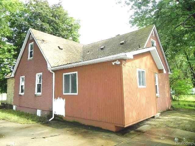 8820 Wayne Road Romulus, MI 48174 - Photo 6 of 32 261-833544_Back Left.JPG