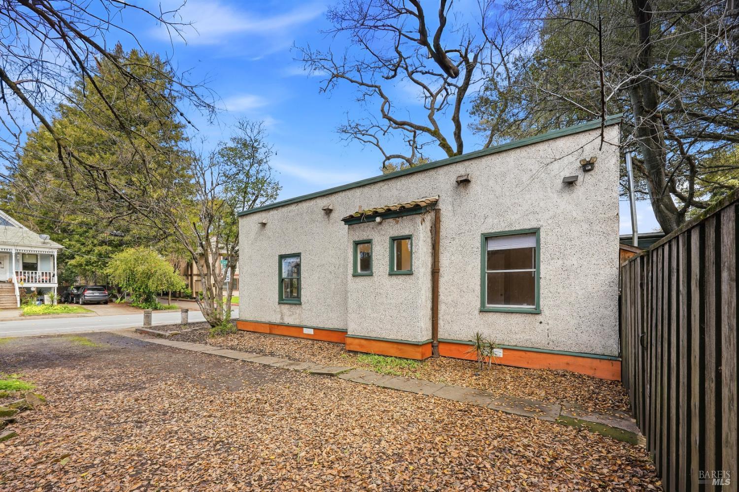 220 Carrillo Street Santa Rosa, CA 95401 - Photo 27 of 33