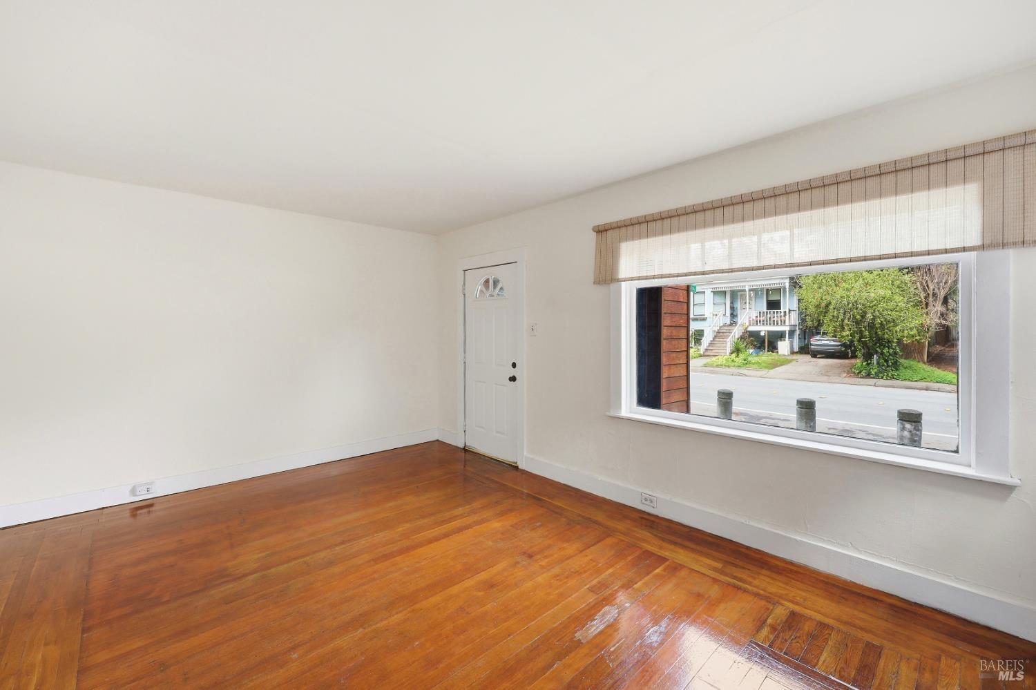 220 Carrillo Street Santa Rosa, CA 95401 - Photo 6 of 33