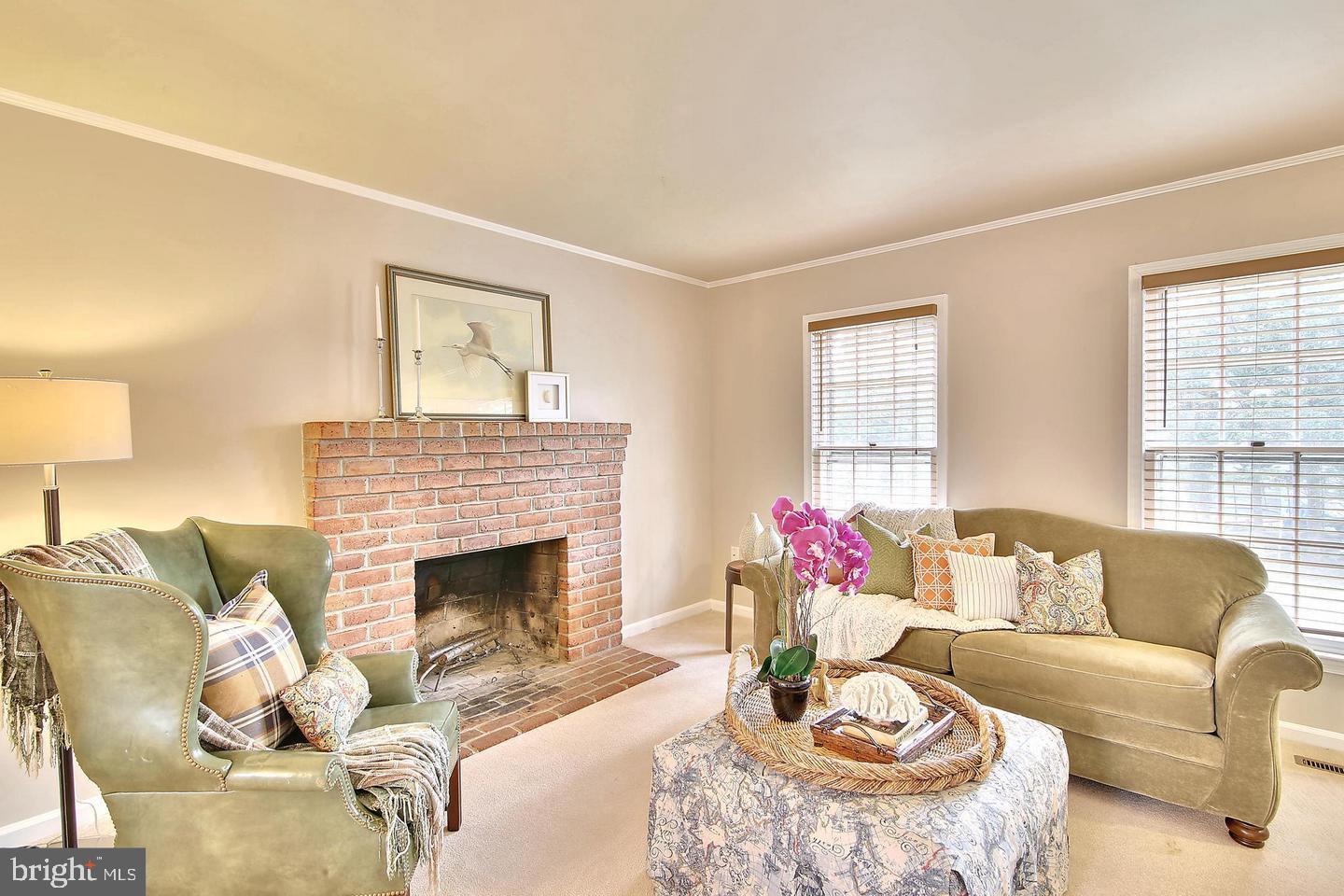 1625 Wise Road Point of Rocks, MD 21777 - Photo 3 of 27 Living Room