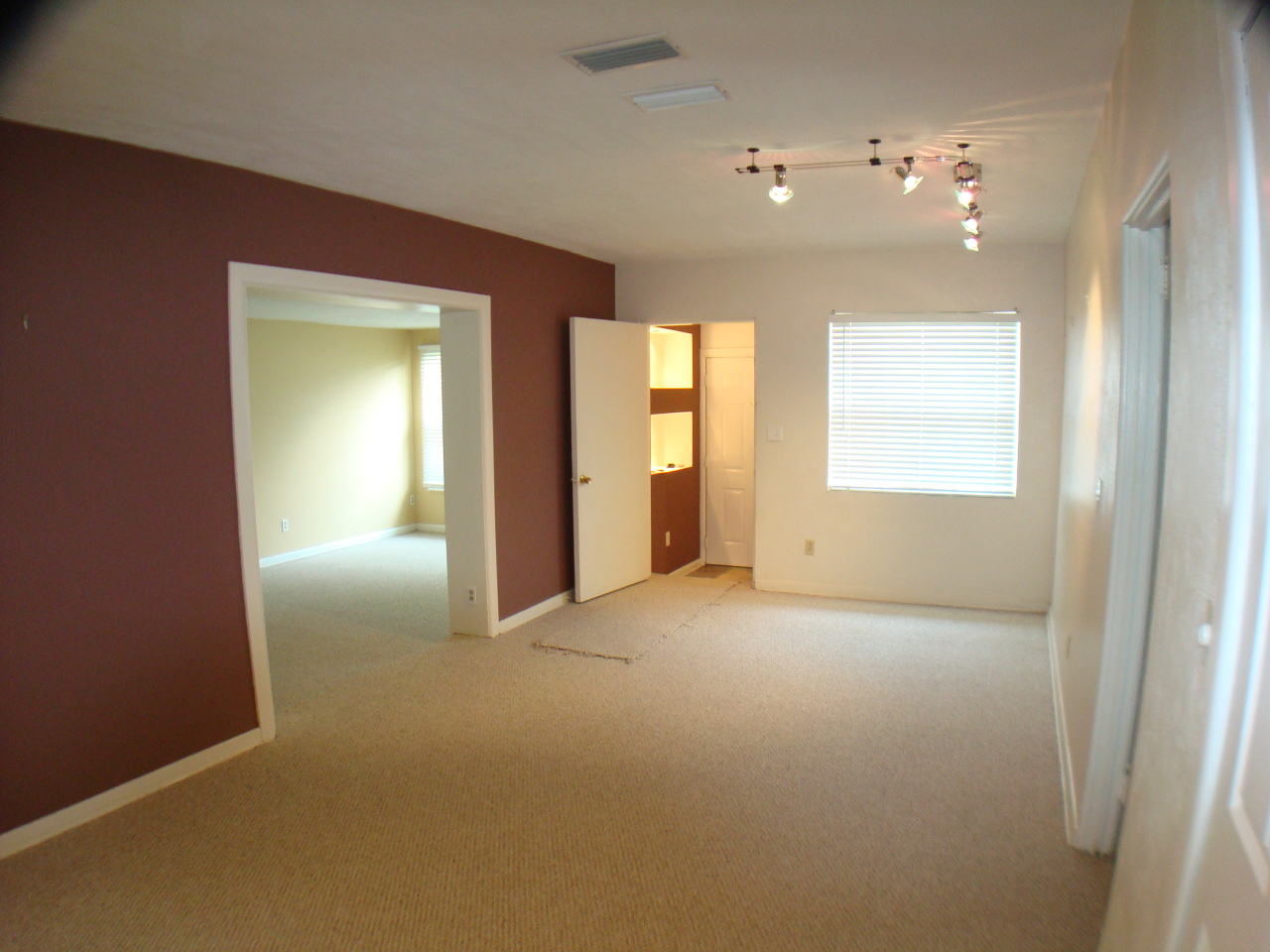 5660 Temple Road Jacksonville, FL 32207 - Photo 3 of 21 Living/Dining Combo