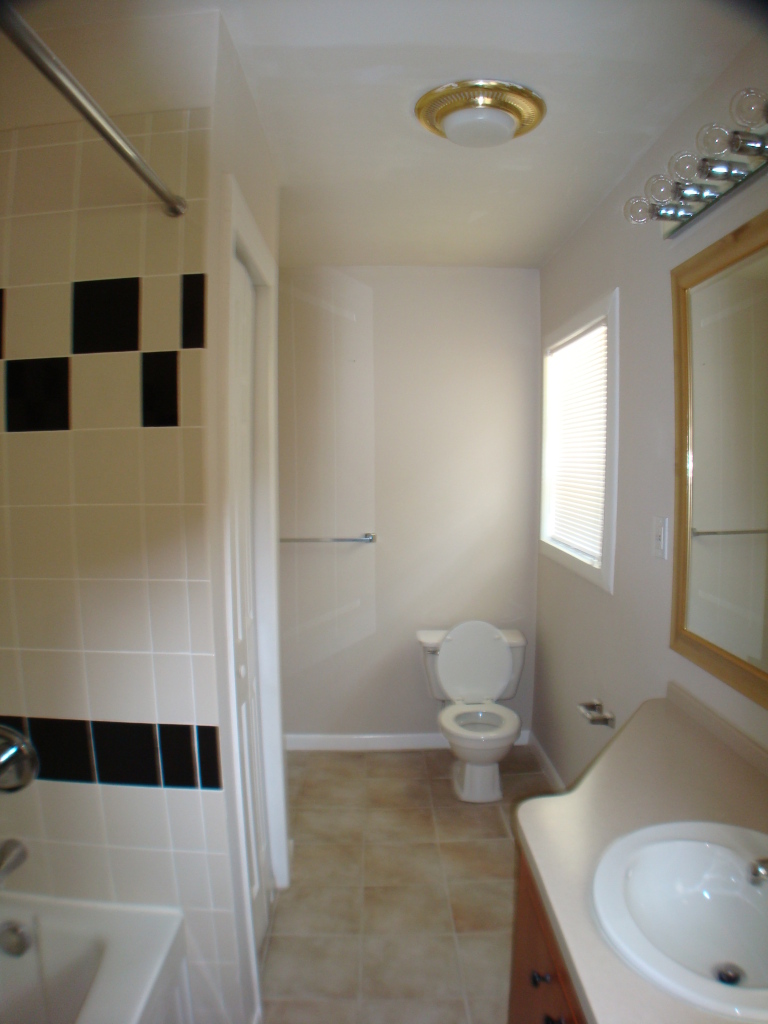 5660 Temple Road Jacksonville, FL 32207 - Photo 7 of 21 Bathroom
