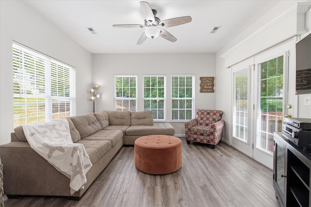 508 Fieldgate Court Mauldin, SC 29662 - Photo 10 of 47
