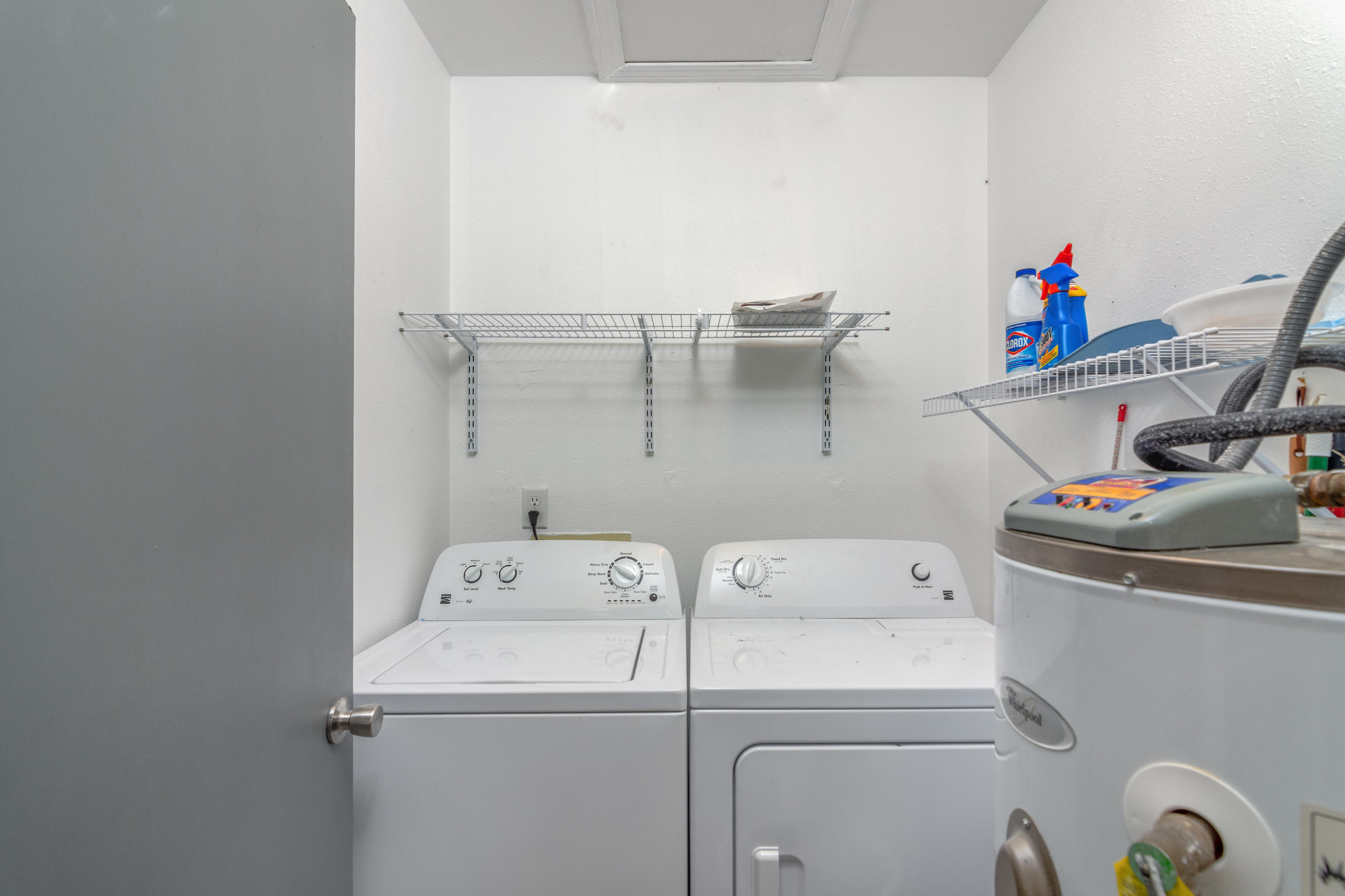 122 Springwood Circle Crestview, FL 32536 - Photo 13 of 27 a utility room with dryer and washer