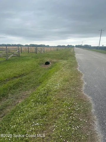 a view of an outdoor space