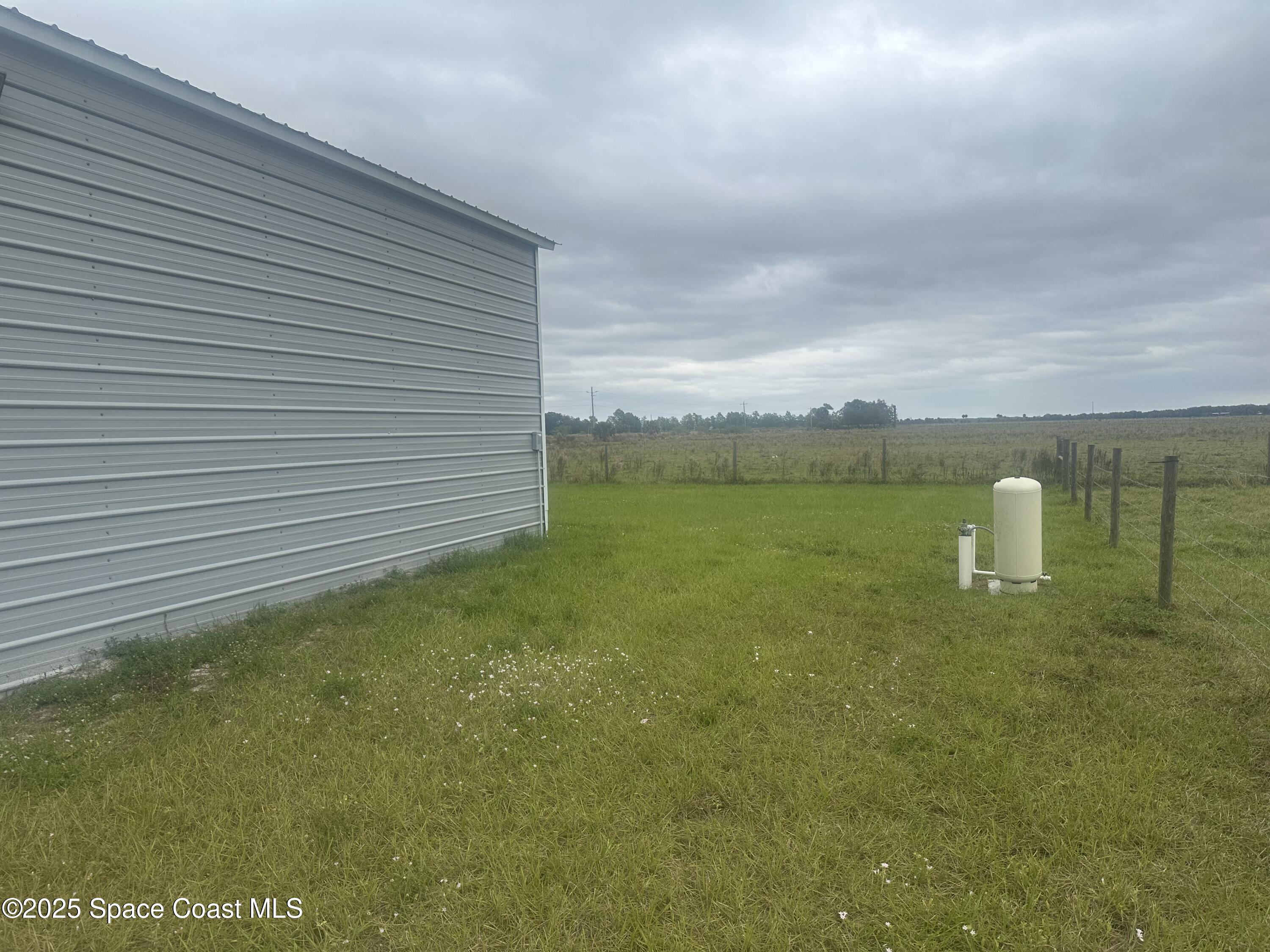 16124 Northwest 220th Street Okeechobee, FL 34972 - Photo 7 of 17 a view of a big yard of a house