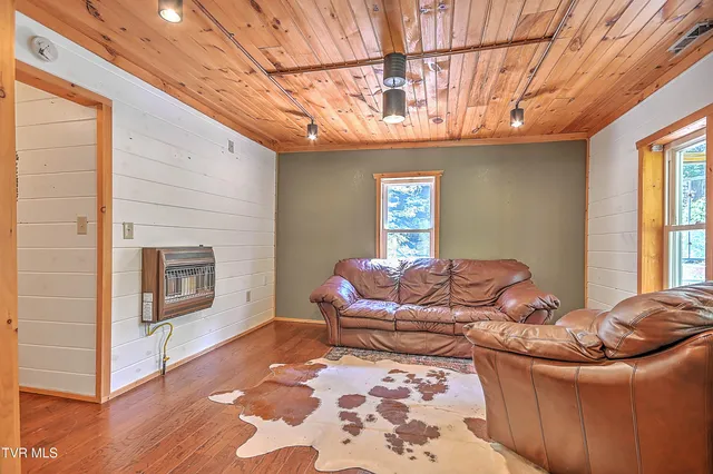 $2,645,000 | 16761 Bristol Highway, Bristol, VA 24202