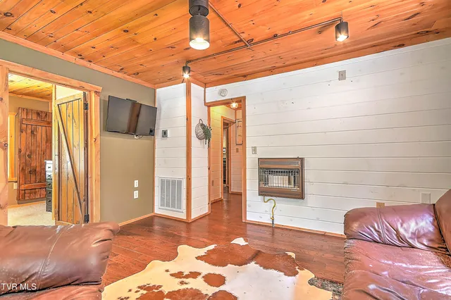 $2,645,000 | 16761 Bristol Highway, Bristol, VA 24202