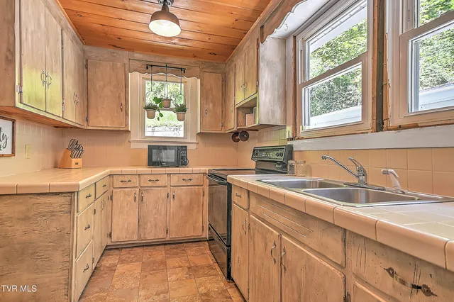 $2,645,000 | 16761 Bristol Highway, Bristol, VA 24202