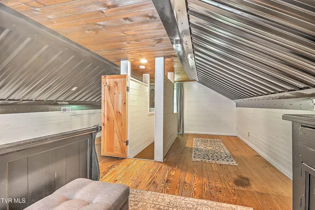 $2,645,000 | 16761 Bristol Highway, Bristol, VA 24202