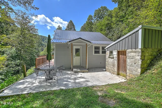 $2,645,000 | 16761 Bristol Highway, Bristol, VA 24202