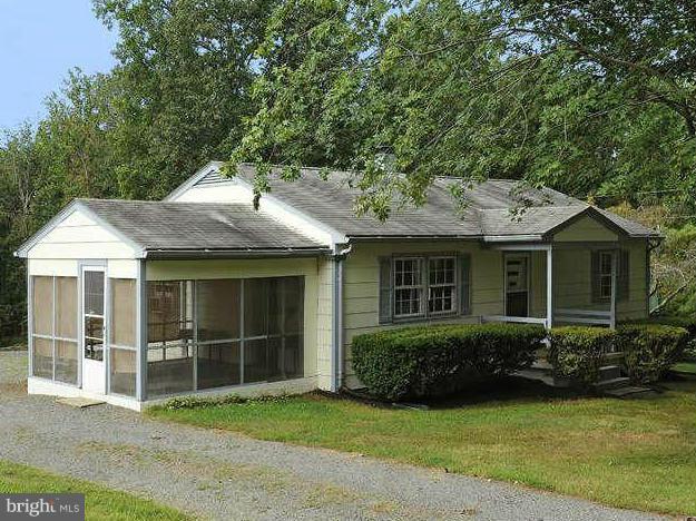 Charming country cottage in quiet setting