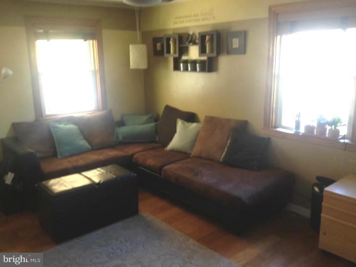 1901 Fowler Road Folcroft, PA 19032 - Photo 5 of 23 Living Room