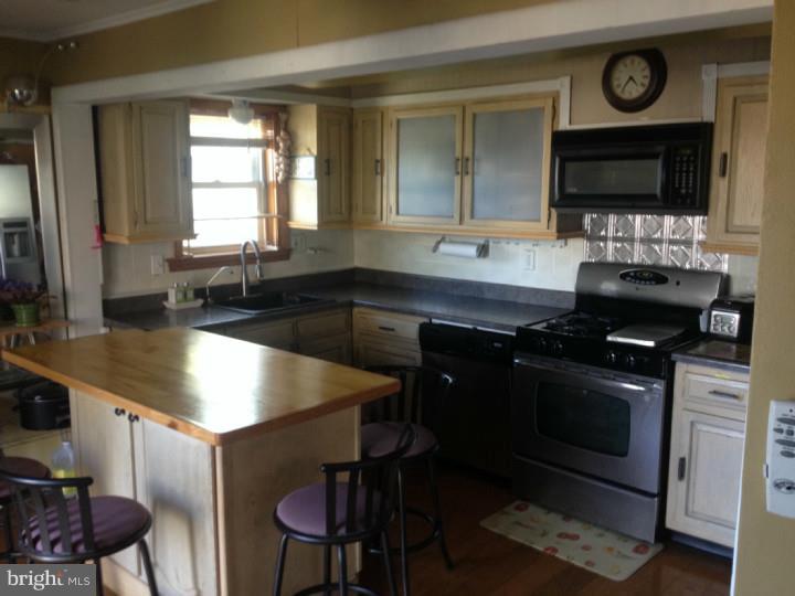 1901 Fowler Road Folcroft, PA 19032 - Photo 7 of 23 Kitchen