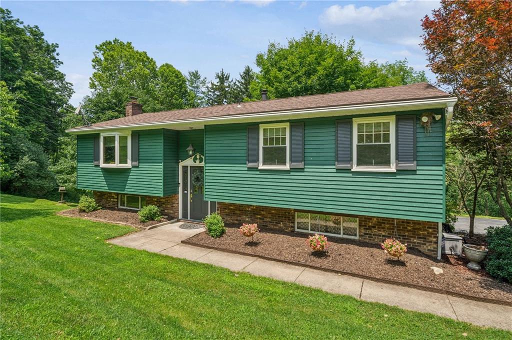 218 4th Street Houston, PA 15342 - Photo 2 of 37