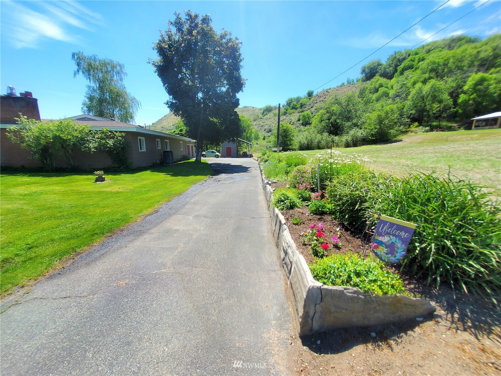 11 Haussler Road Omak, WA 98841 - Photo 5 of 40 a view of a garden with potted plants