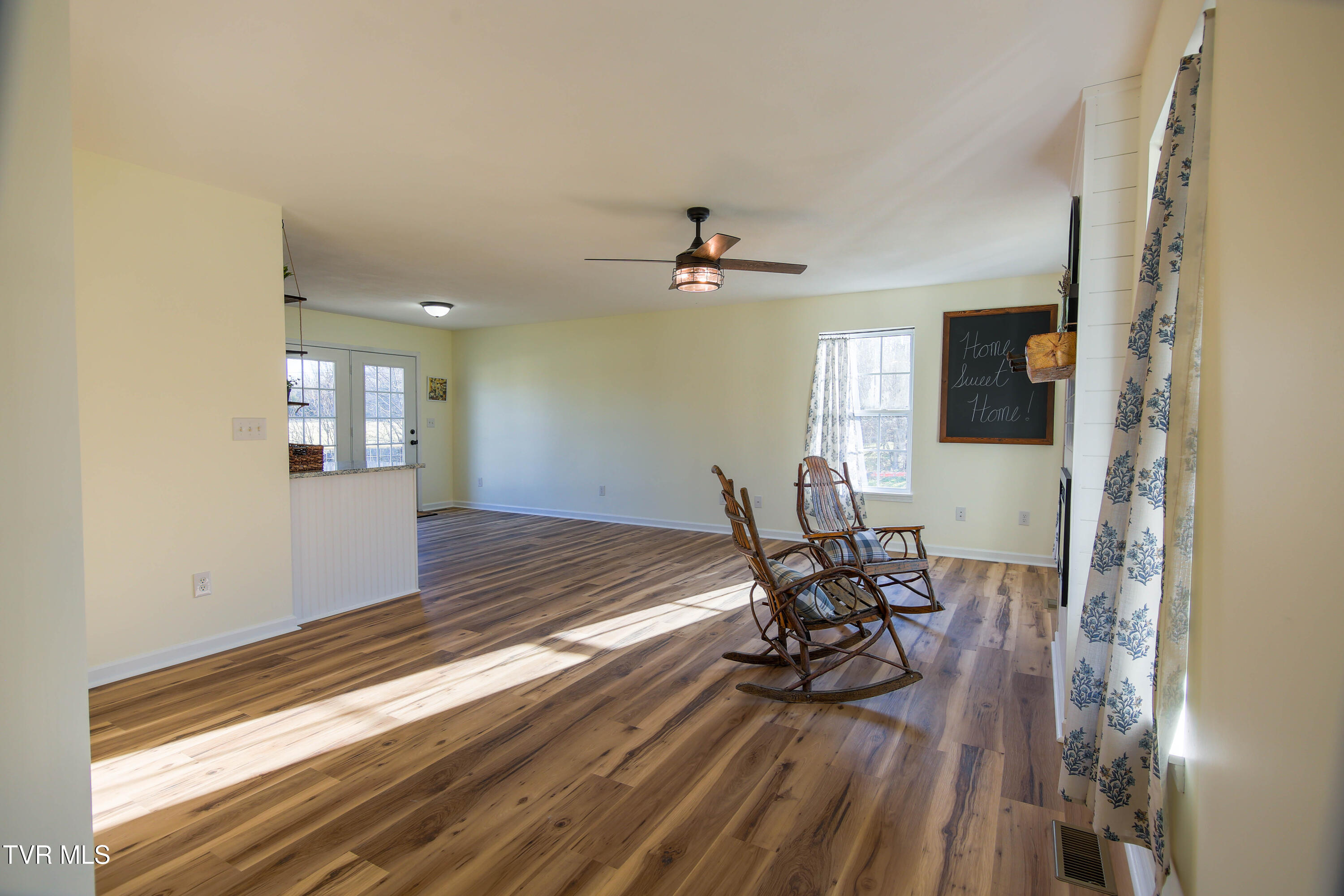 1035 South Water Fork Road Greeneville, TN 37743 - Photo 4 of 43 561A0259-HDR