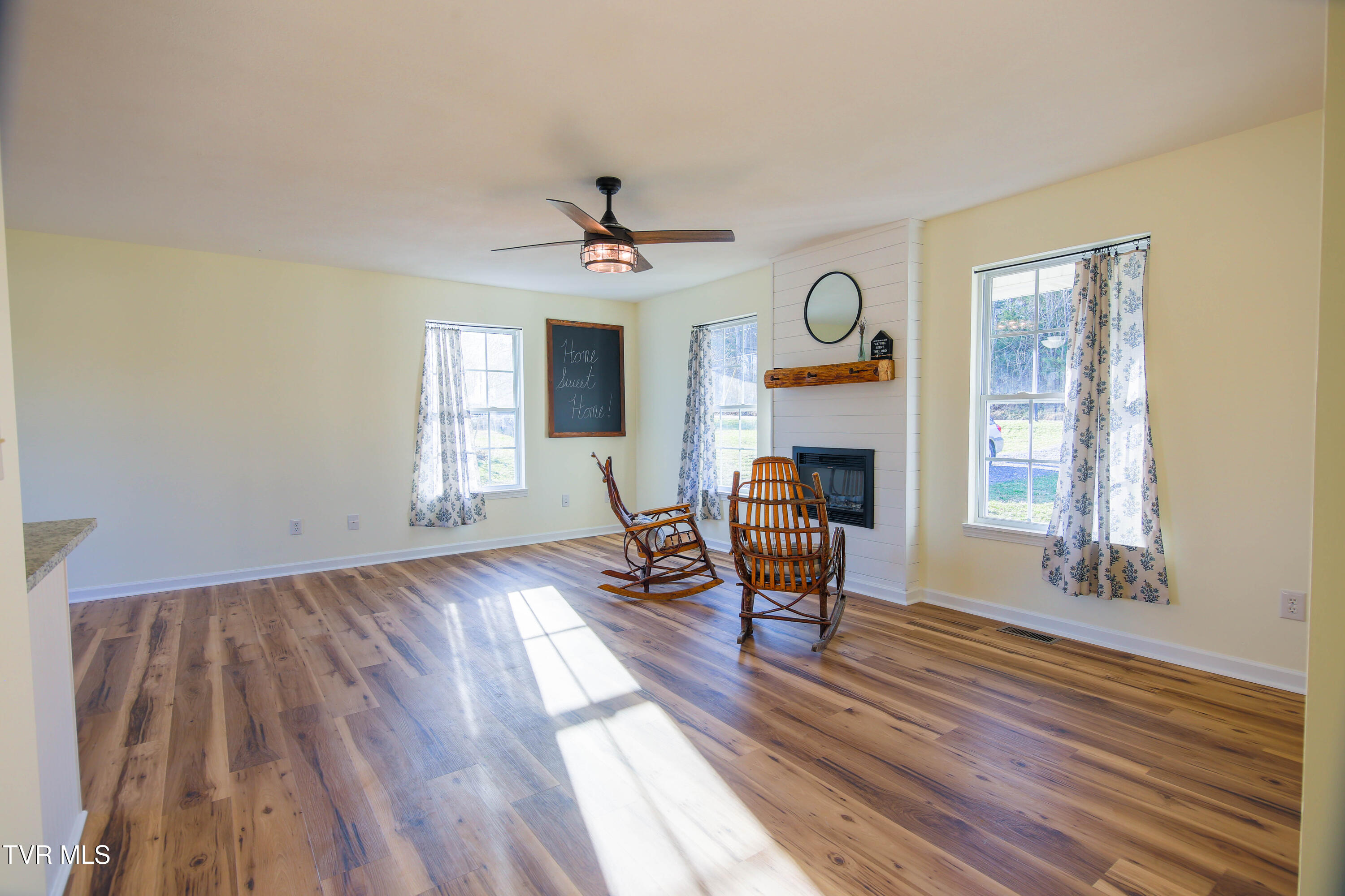 1035 South Water Fork Road Greeneville, TN 37743 - Photo 5 of 43 561A0264-HDR