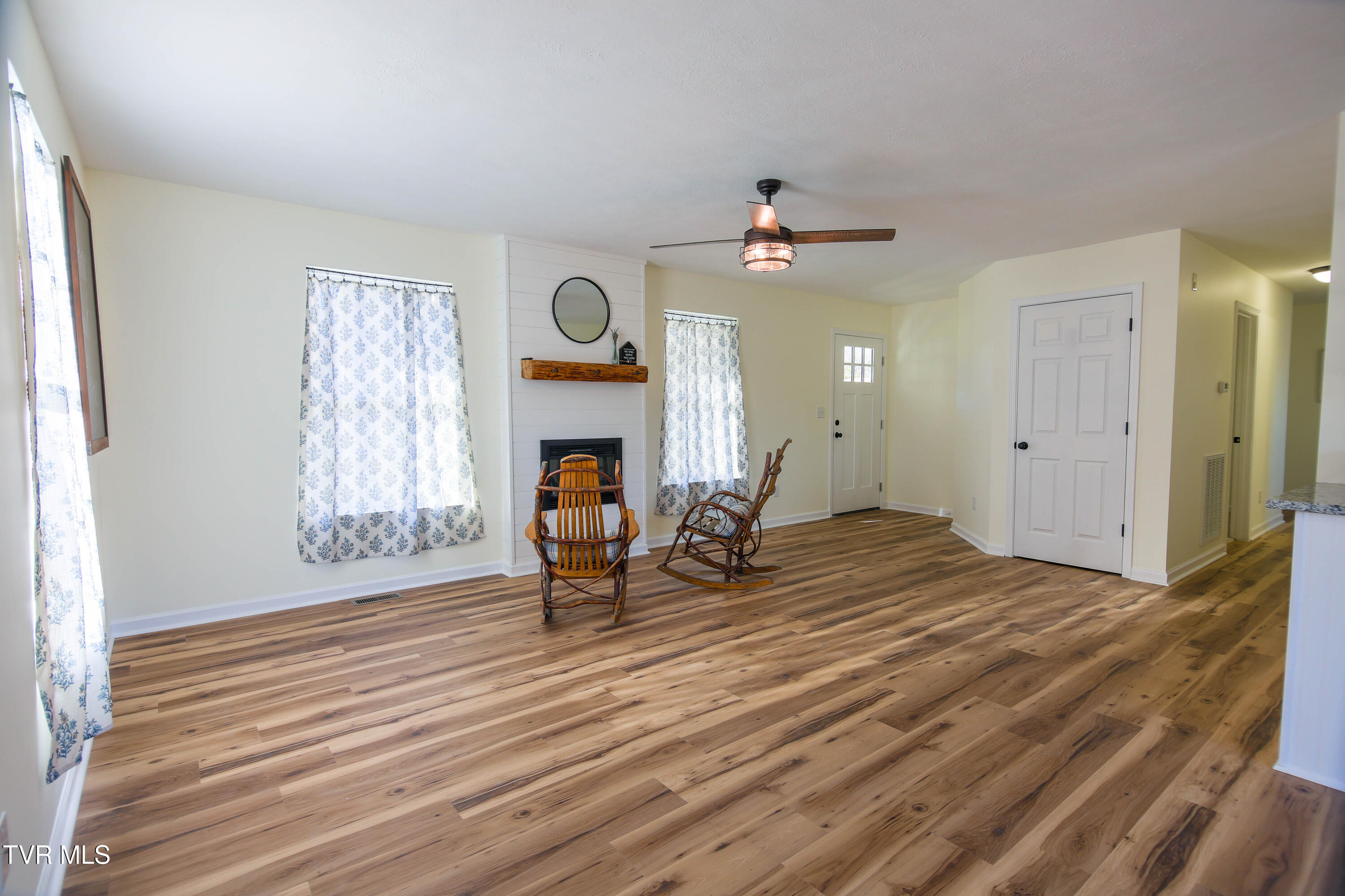 1035 South Water Fork Road Greeneville, TN 37743 - Photo 7 of 43 561A0274-HDR