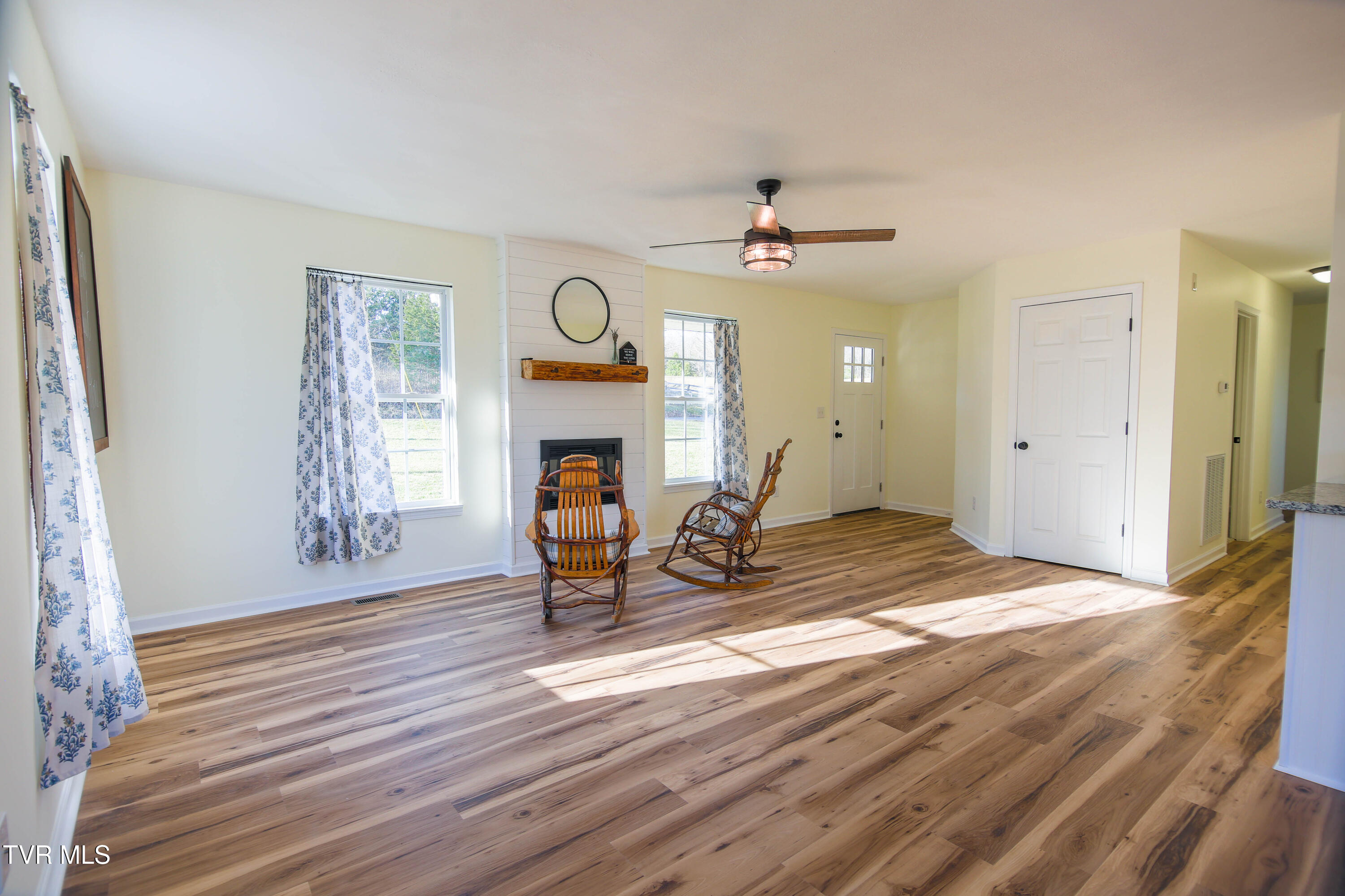 1035 South Water Fork Road Greeneville, TN 37743 - Photo 8 of 43 561A0279-HDR