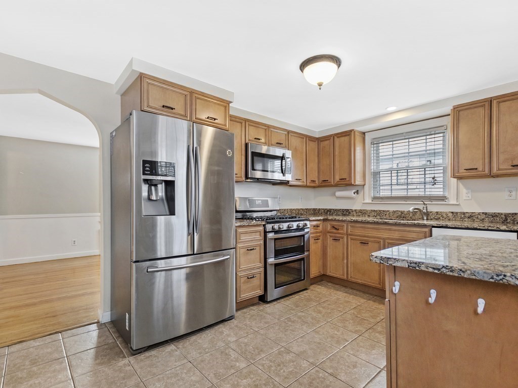115 Albemarle Road Waltham, MA 02452 - Photo 3 of 37 Gallery Image 3