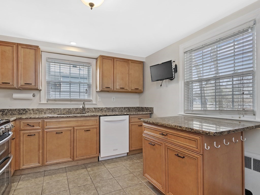 115 Albemarle Road Waltham, MA 02452 - Photo 4 of 37 Gallery Image 4