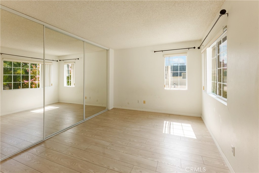 19111 Hamlin Street Reseda, CA 91335 - Photo 18 of 20 3rd bedroom view as you enter