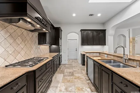 $849,000 | 32 Worthsham Drive, San Antonio, TX 78257