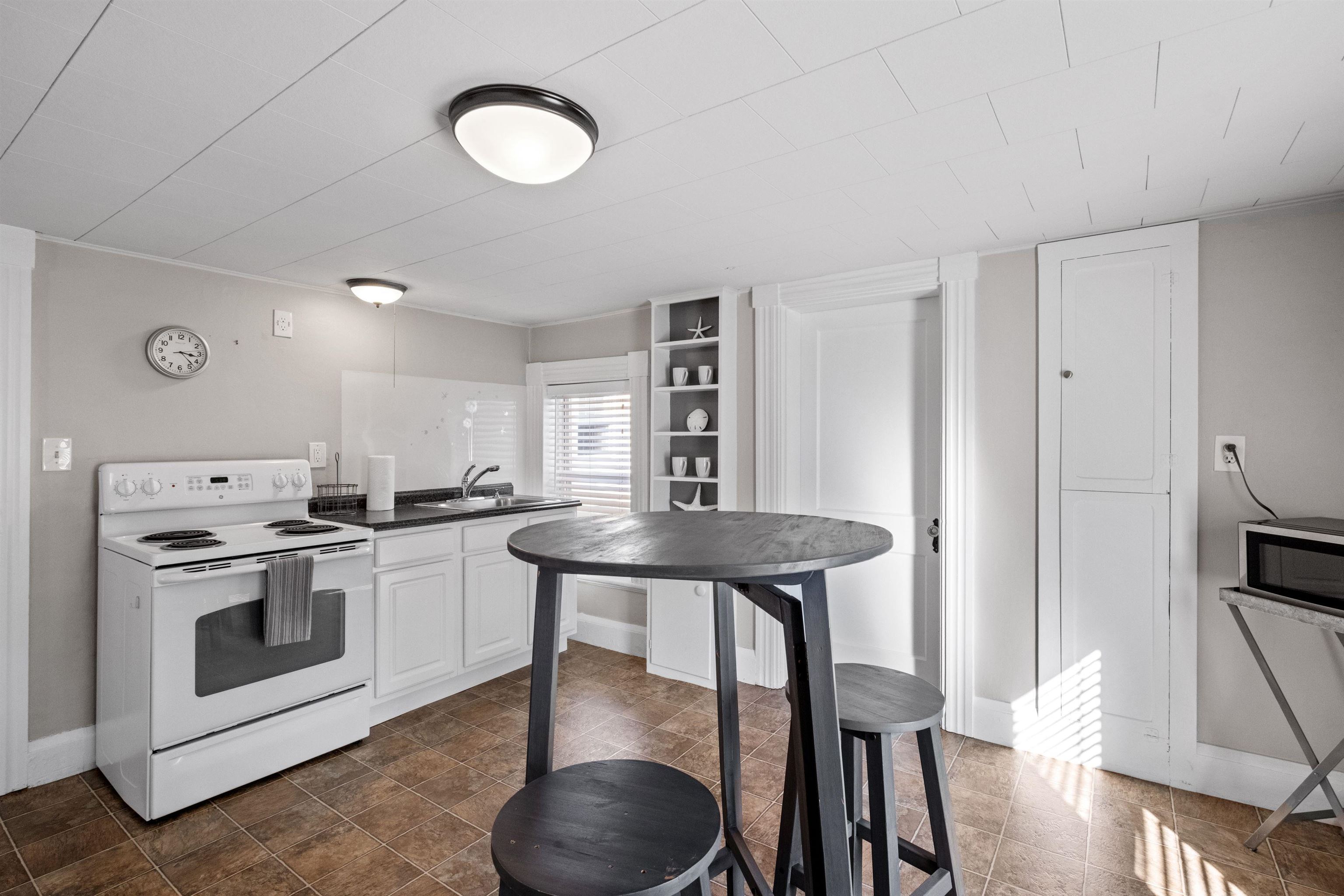 21 B Portsmouth Avenue Exeter, NH 03833 - Photo 12 of 36